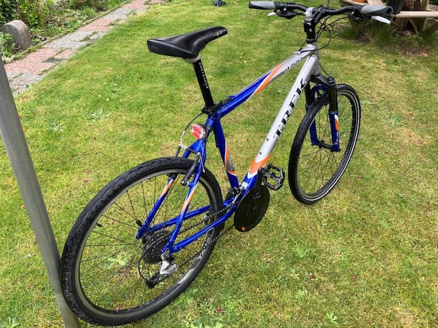 Trek 4700 MTB mountainbike met extra accessoires