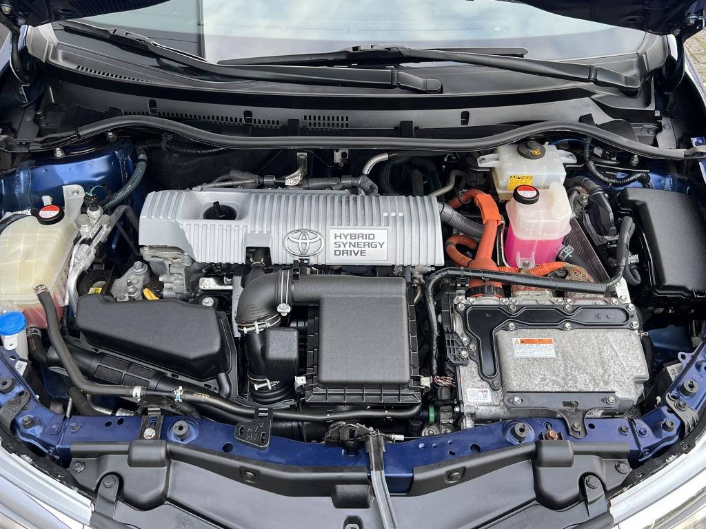 Toyota Auris 1.8 hybrid bus. pro