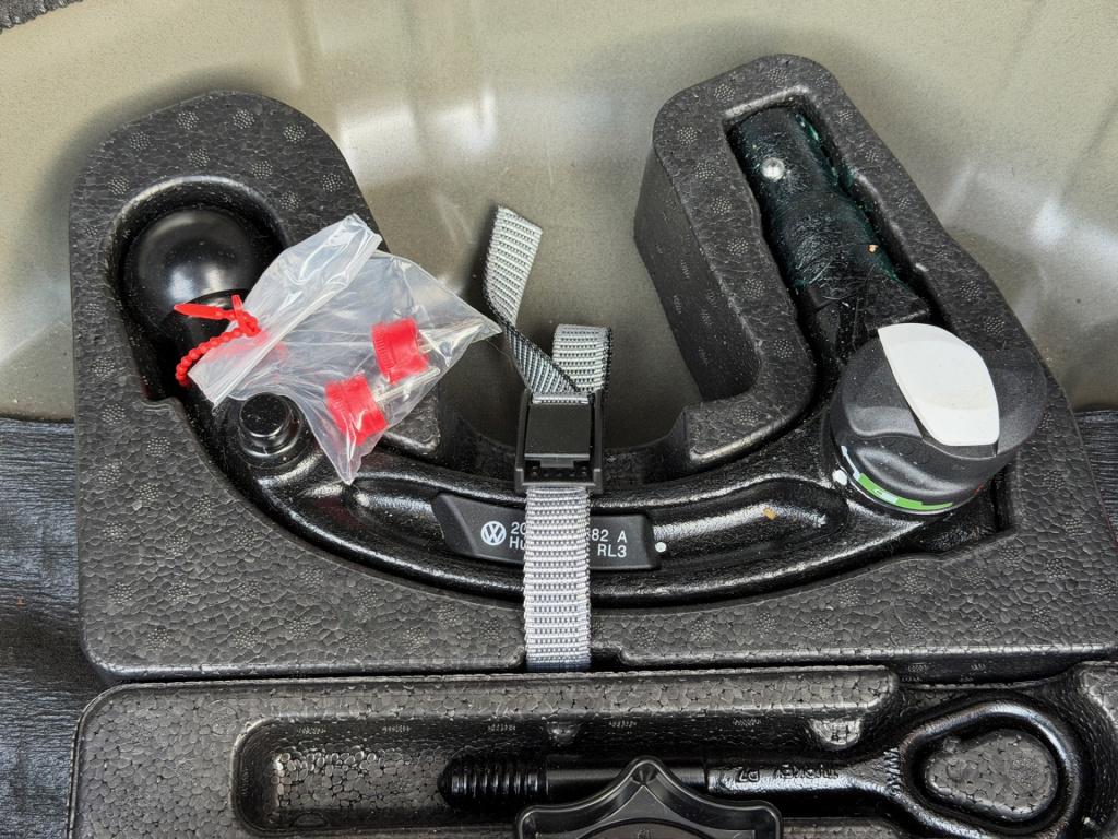 Volkswagen T-cross 1.5 tsi 150pk dsg r-line | camera | trekhaak | navi | iq