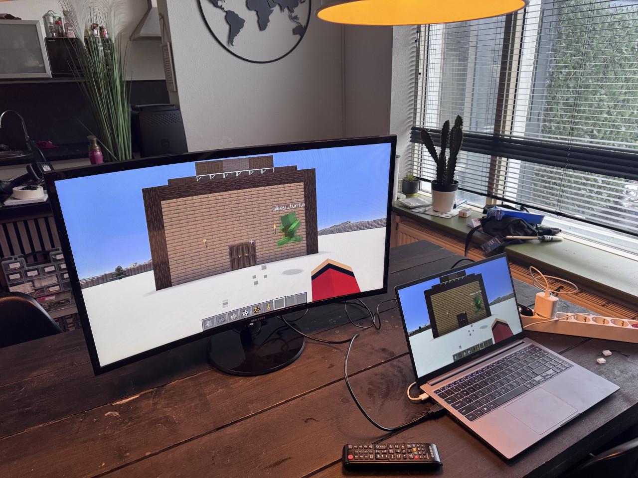 Samsung 32”curved (game monitor)TV