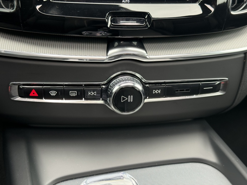 Volvo XC60 t8 455pk recharge black edition| panodak| trekhaak| adap.cruise|