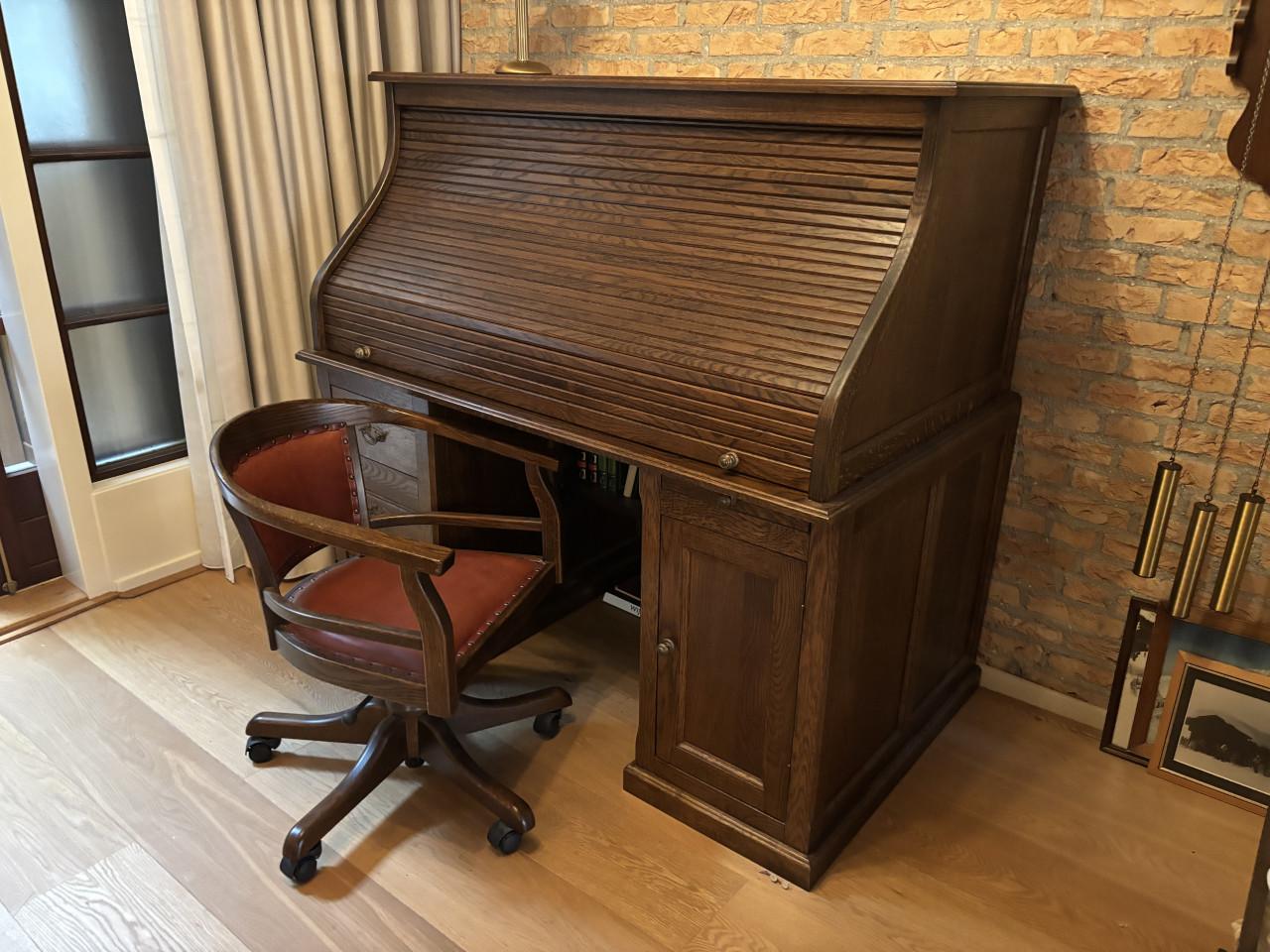 Antiek bureau met bijpassende stoel