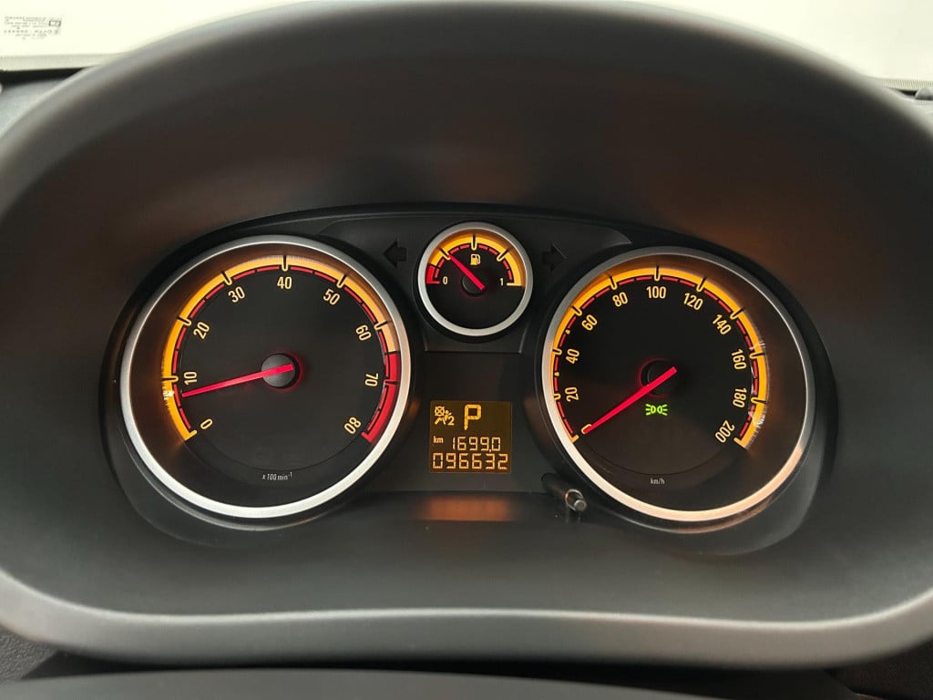 Opel Corsa occasion 1.4-16v cosmo | automaat | tweedehands opel corsa | zwa