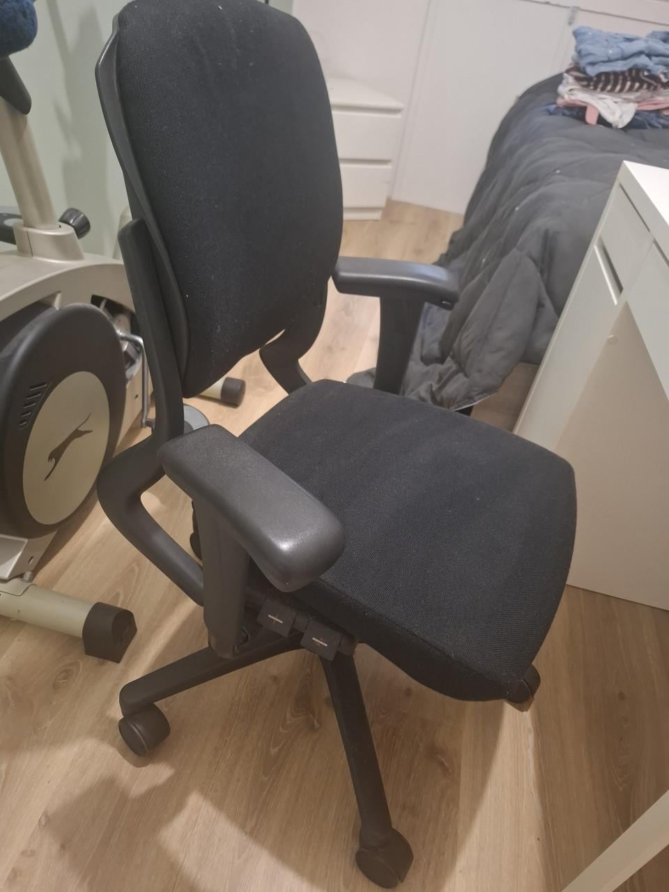 Bureau met bureaustoel
