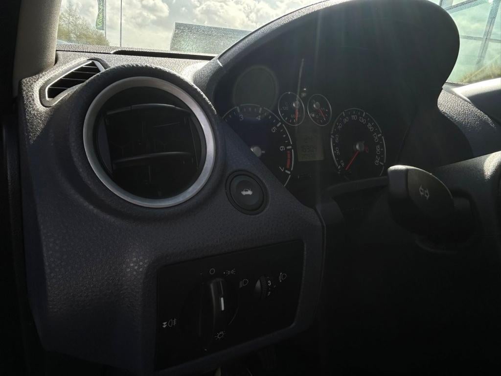 Ford Fiesta 1.3-8v futura * airco * trekhaak * l.m. velgen * e.l. ramen