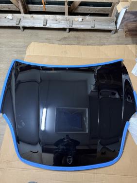 Nieuwe motorkap voor Porsche Cayenne.