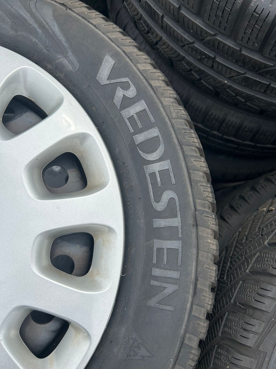 HONDA STALEN VELGEN MET WIELDOPPEN 16''INCH'' EN BANDEN