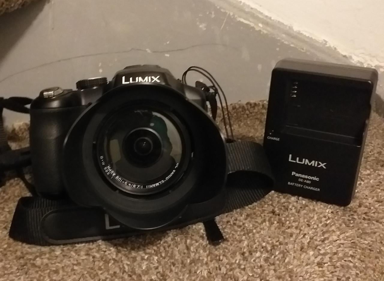 Panasonic Lumix FZ200 Camera