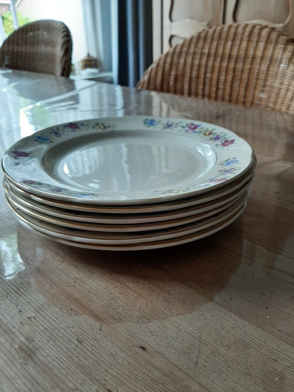 PLATEEL - 6 ANTIEKE ONTBIJTBORDJES - DIA 22,5 CM