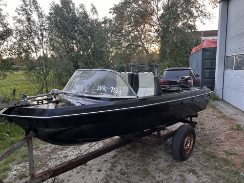 Polyester boot met motor en trailer!