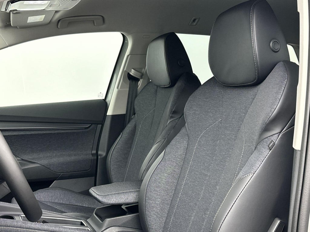 Skoda Elroq business edition tour elektromotor 210 kw / 286 pk