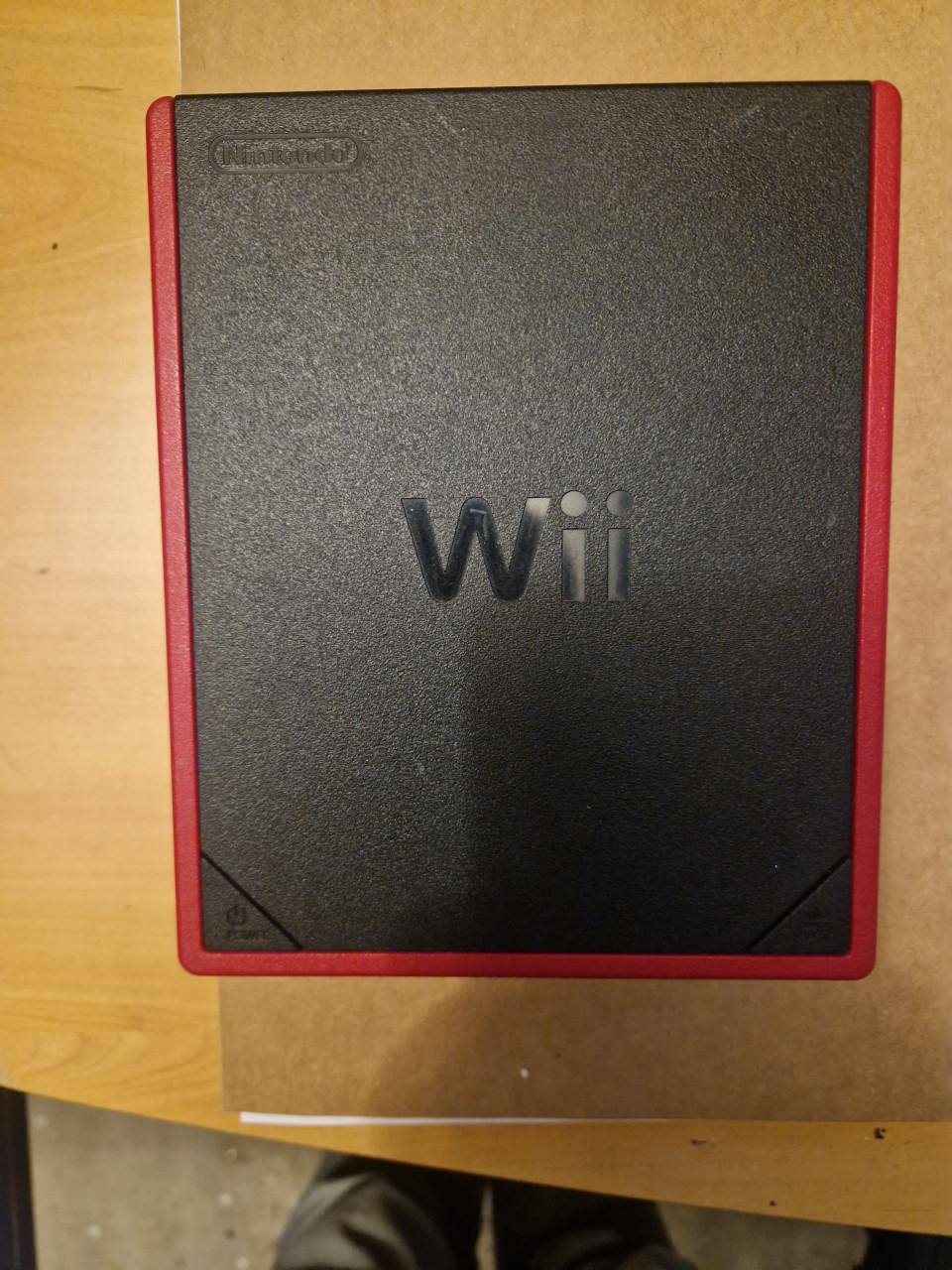 Nitendo Wii rood (slim) Compleet en Nintendo Wii Compleet te koop