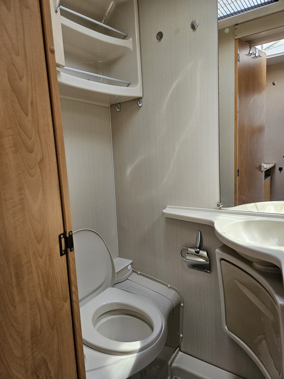 CARAVELAIR ANTARES DE LUXE LICHTGEWICHT CARAVAN MET MOVER!!
