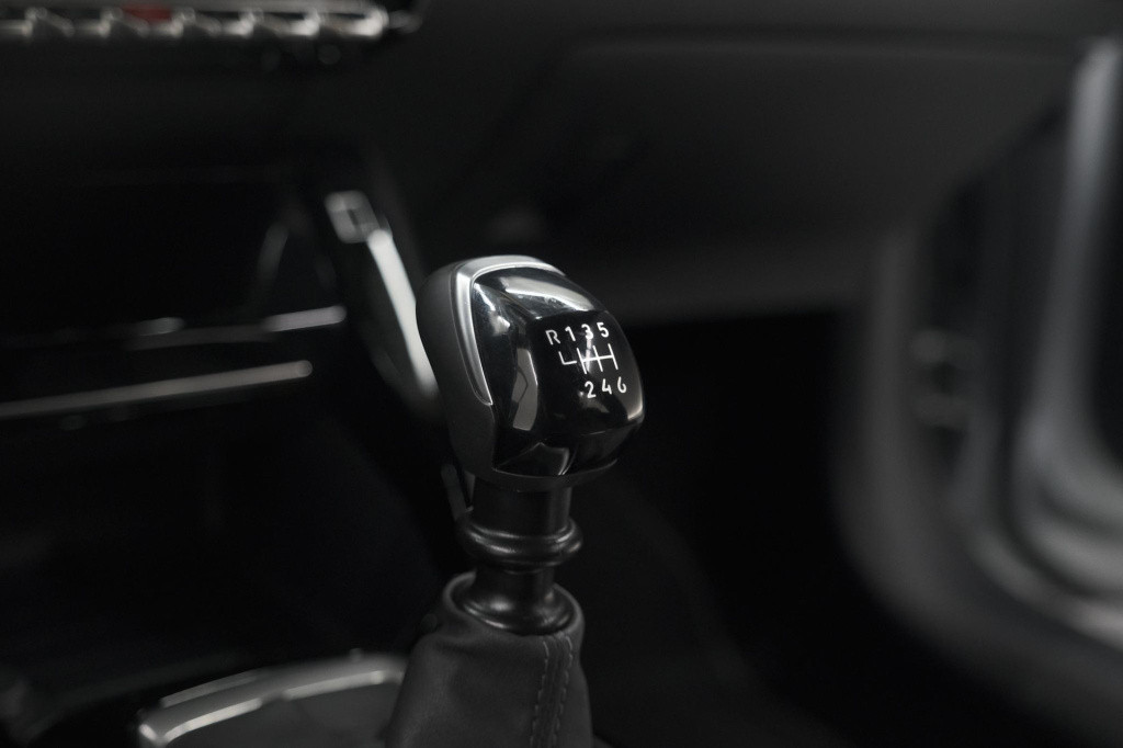 Peugeot 208 puretech 100 gt | camera | navigatie | apple carplay | parkeers