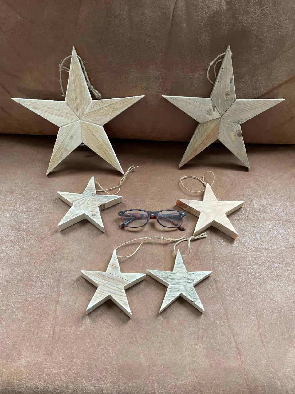 Houten kerst sterren.