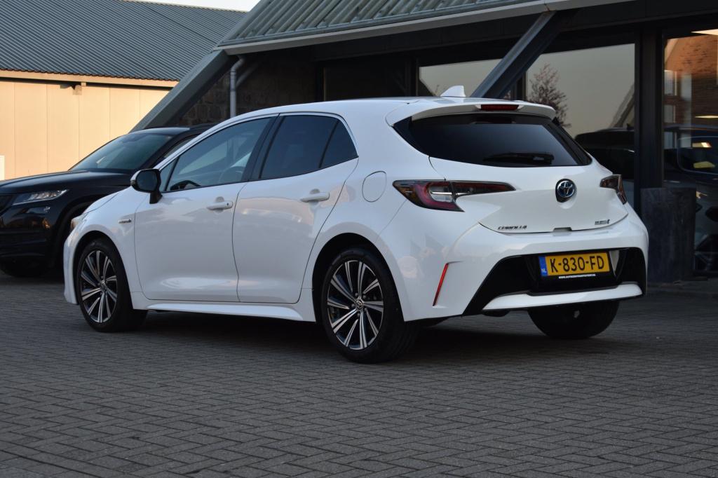 Toyota Corolla 1.8 hybrid dynamic | camera | apple carplay | android auto |