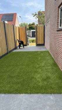 Coupon gebuikt kunstgras ca. 4 x 4 m=16 m2