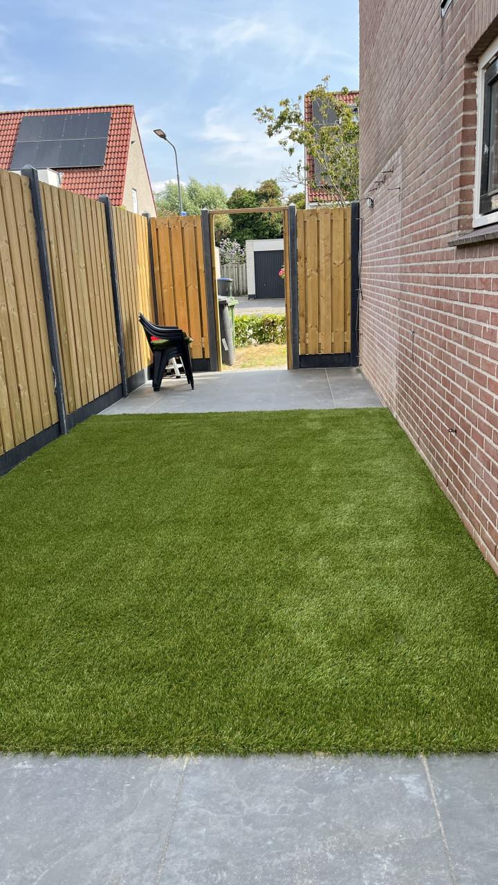 Coupon gebuikt kunstgras ca. 4 x 4 m=16 m2
