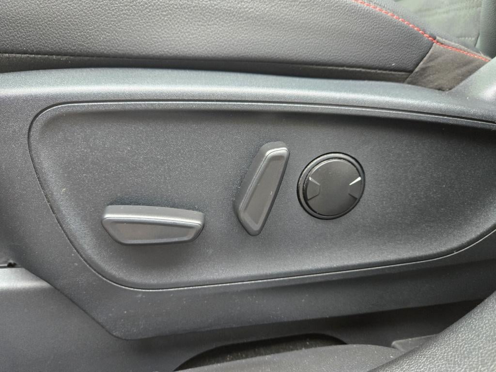 Ford Kuga 2.5 phev e-cvt 225pk st-line x | hud | trekhaak | pano | elec.kle