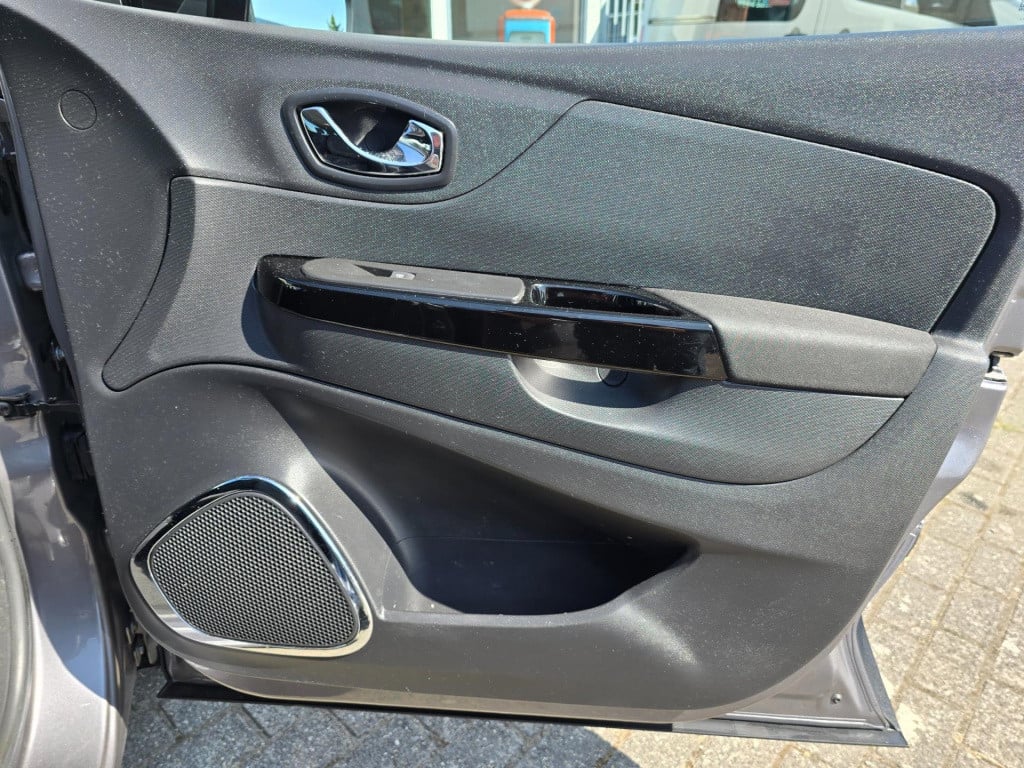 Renault Captur 1.2 tce helly hansen, automaat!