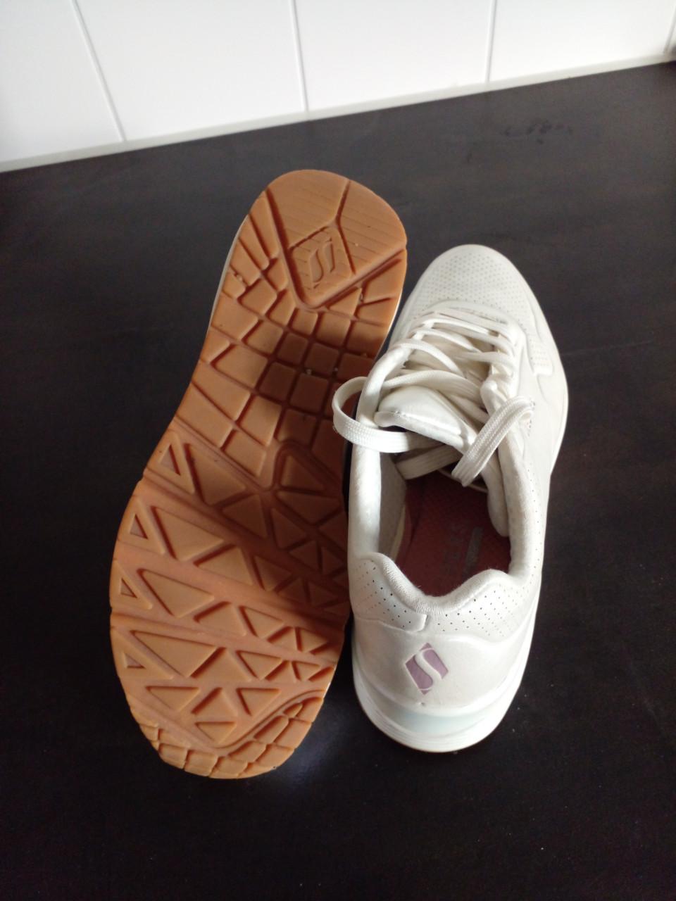 SKECHERS Pearl edition maat 40.