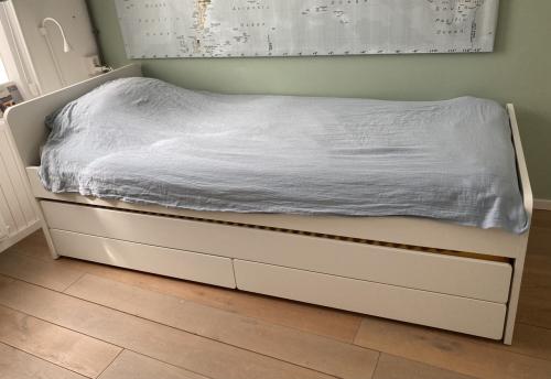 Bed met onderschuifbed en 2 lades IKEA Släkt 90 x 200 cm