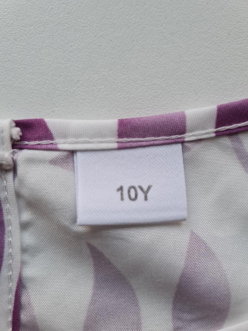 Prachtig mouwloos zomerjurkje in het wit met paarse bloemen Mt 134-140