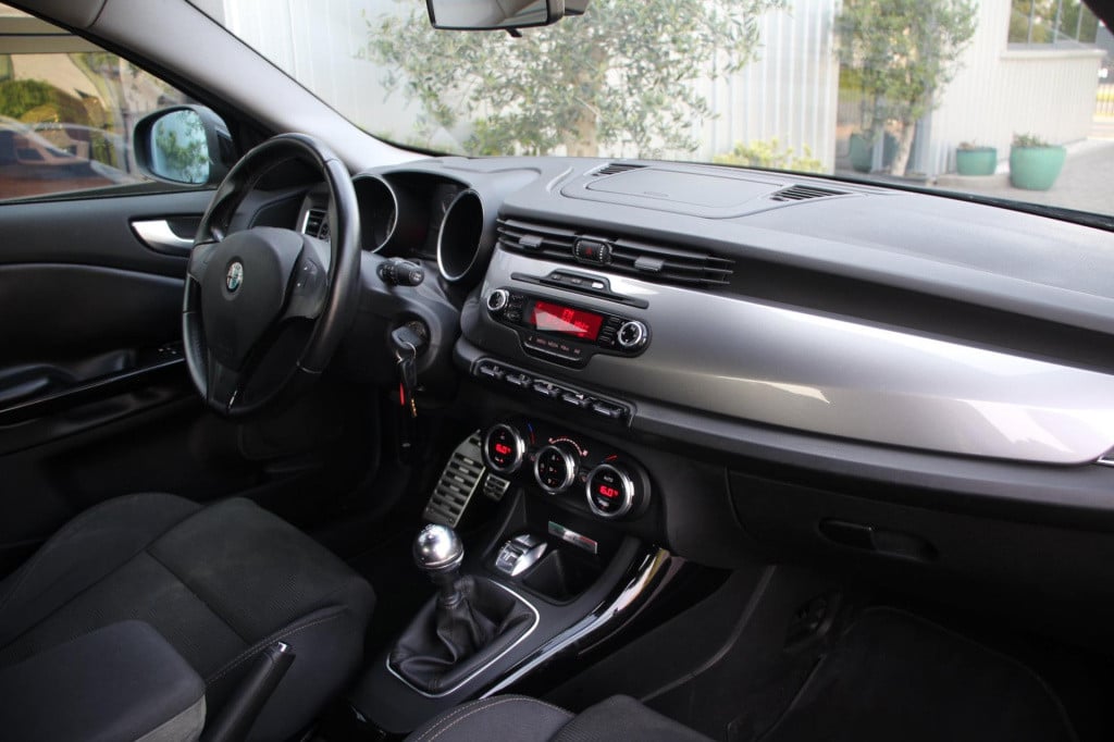 Alfa Romeo Giulietta 1.4 t distinctive - airco - cruise control -dealer oh!