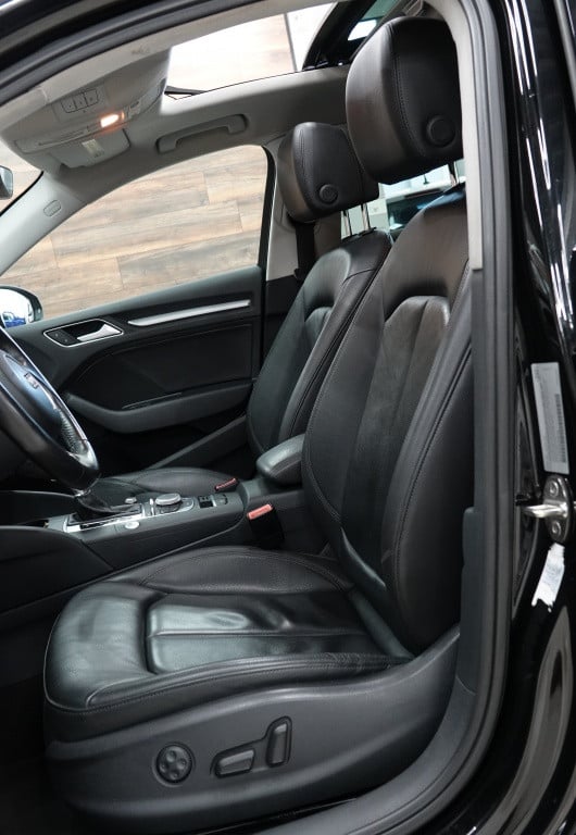Audi A3 limousine 1.8 tfsi | panorama | leder | camera | pdc |