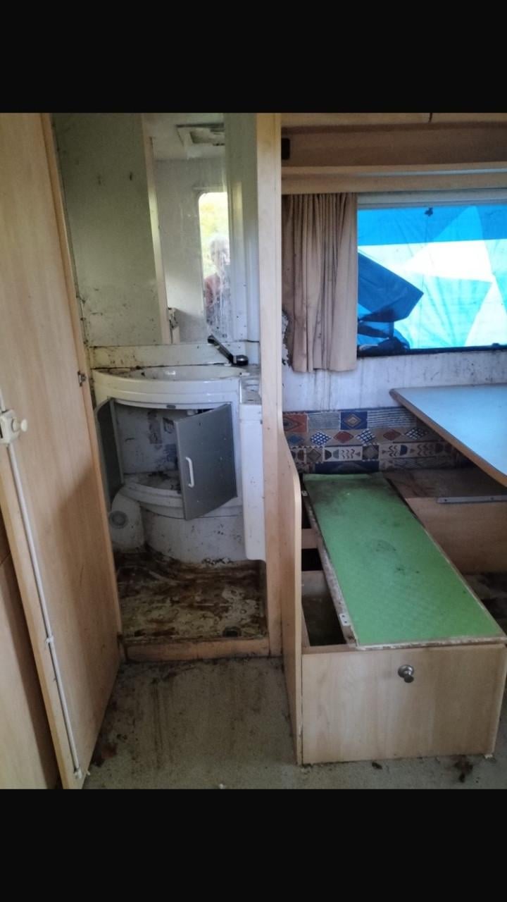 Beyerland Vitesse caravan uit 1997 |  Zwarte Cross | Keet | Onderdelen