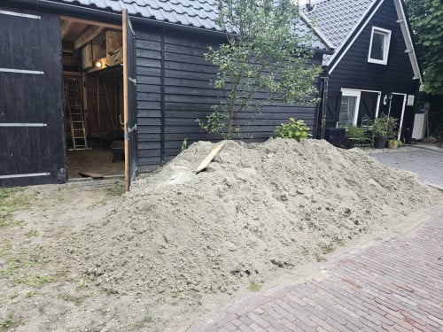 Gratis ophoog zand en tegels