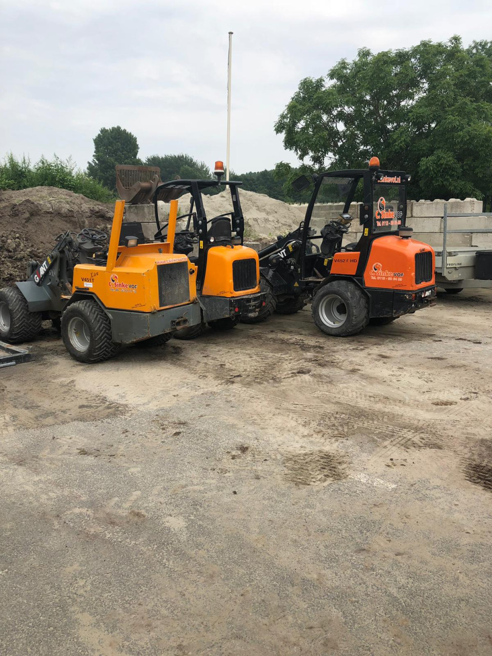 Te huur: Shovel, wiellader met schepbak, puinbak, vorken of veegborstel