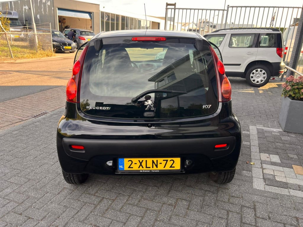 Peugeot 107 1.0 première