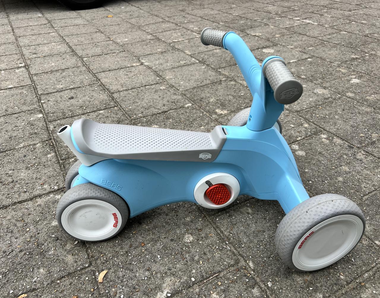 Berg Go 2 loopauto/loopfiets met duwstang