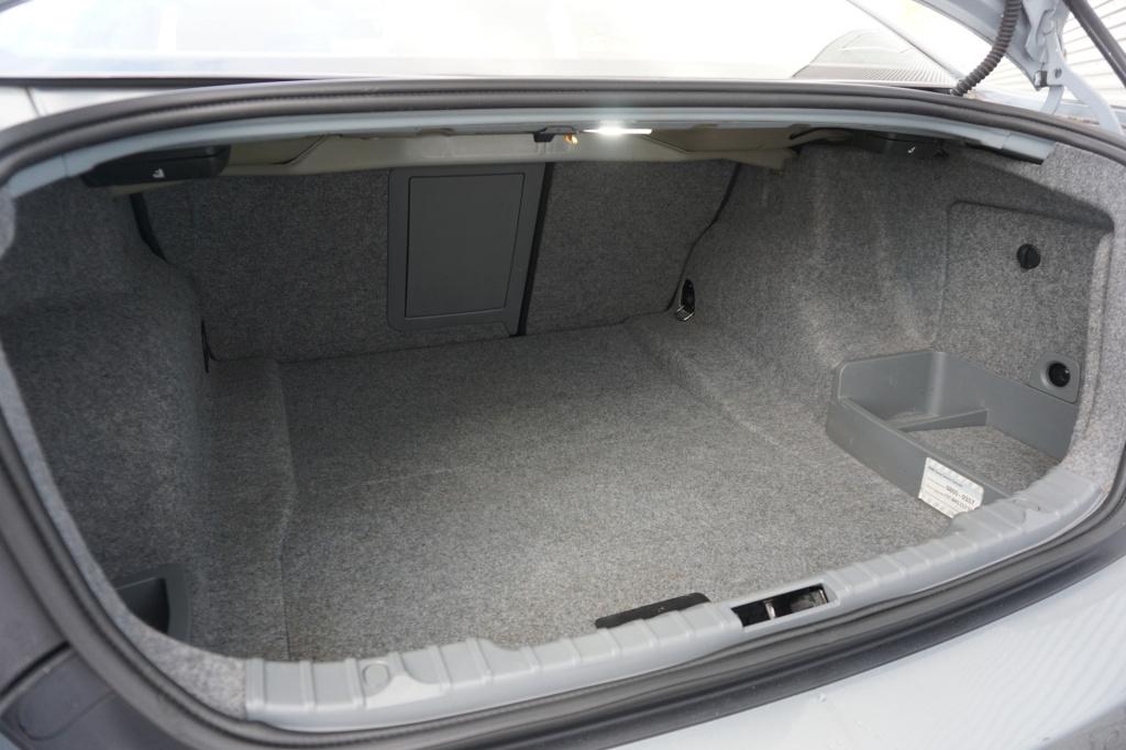 BMW 3-serie 320i executive airco / cruise / parkeers. / elektr. ramen / lm 