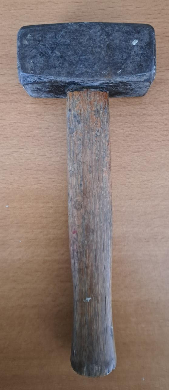VUISTJE of MOKERHAMER 1400 gram