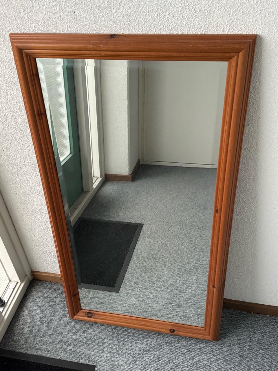 Vintage grenen spiegel met facet geslepen glas