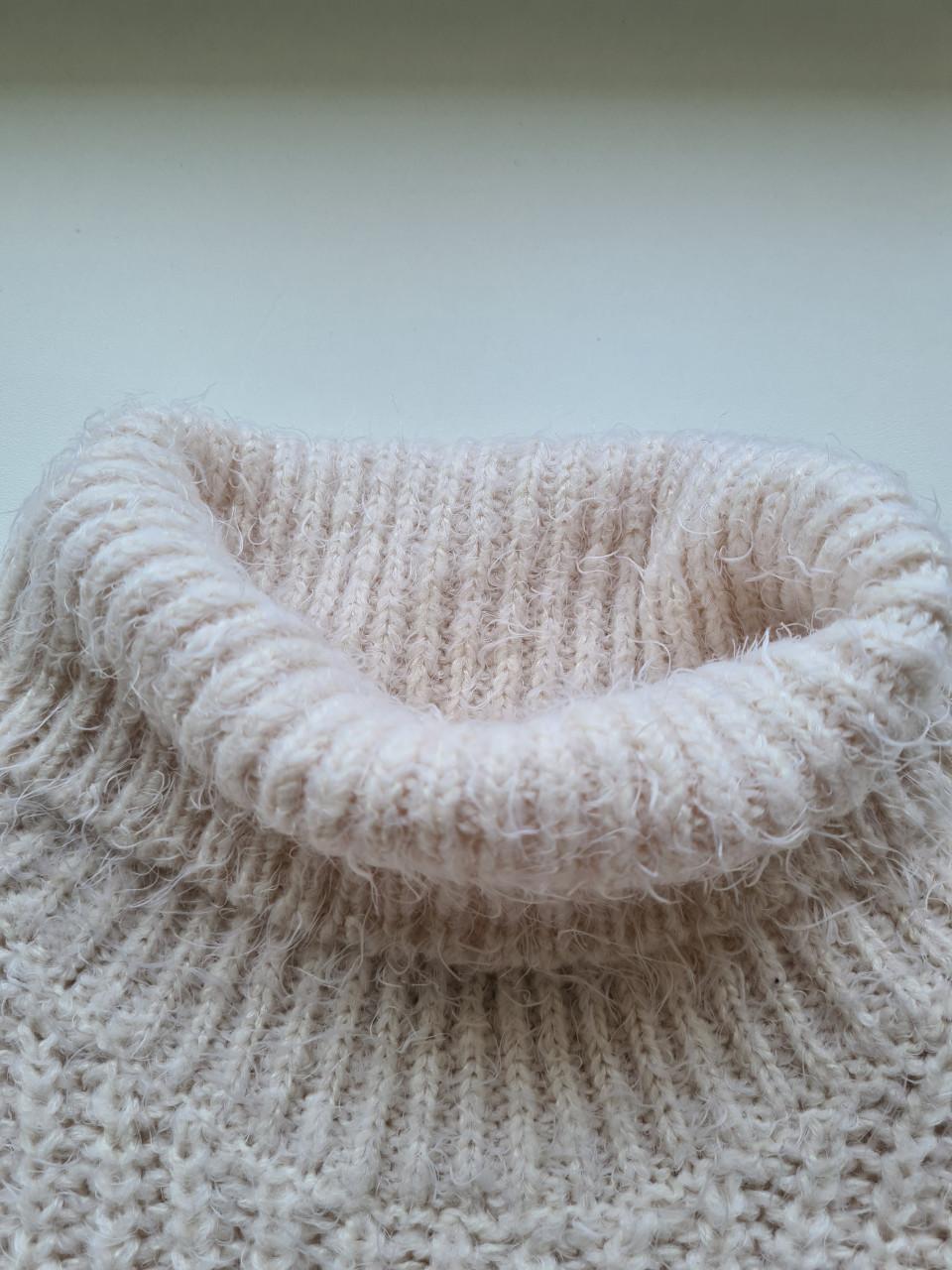 Bershka  zachte warme ecru , licht beige koltrui  Maat M