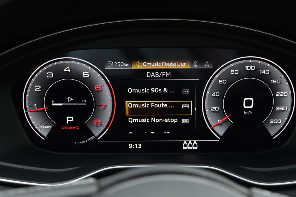 Audi A4 limousine 35 tfsi s edition competition 150pk s tronic