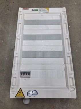 Installatie automatenkast.