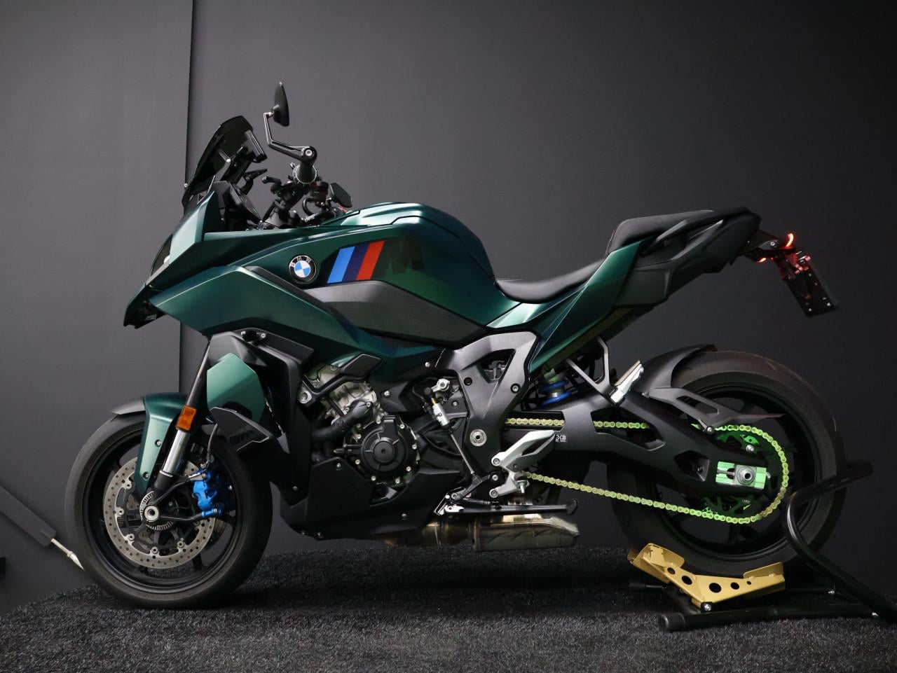 M 1000 XR Aurelius Green | BTW Motor