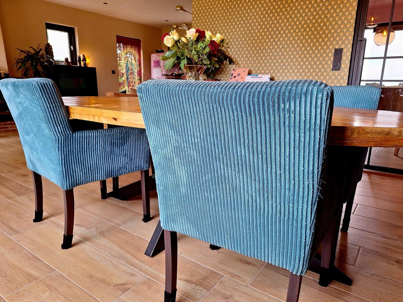 4 eetkamerstoelen voor €25,-