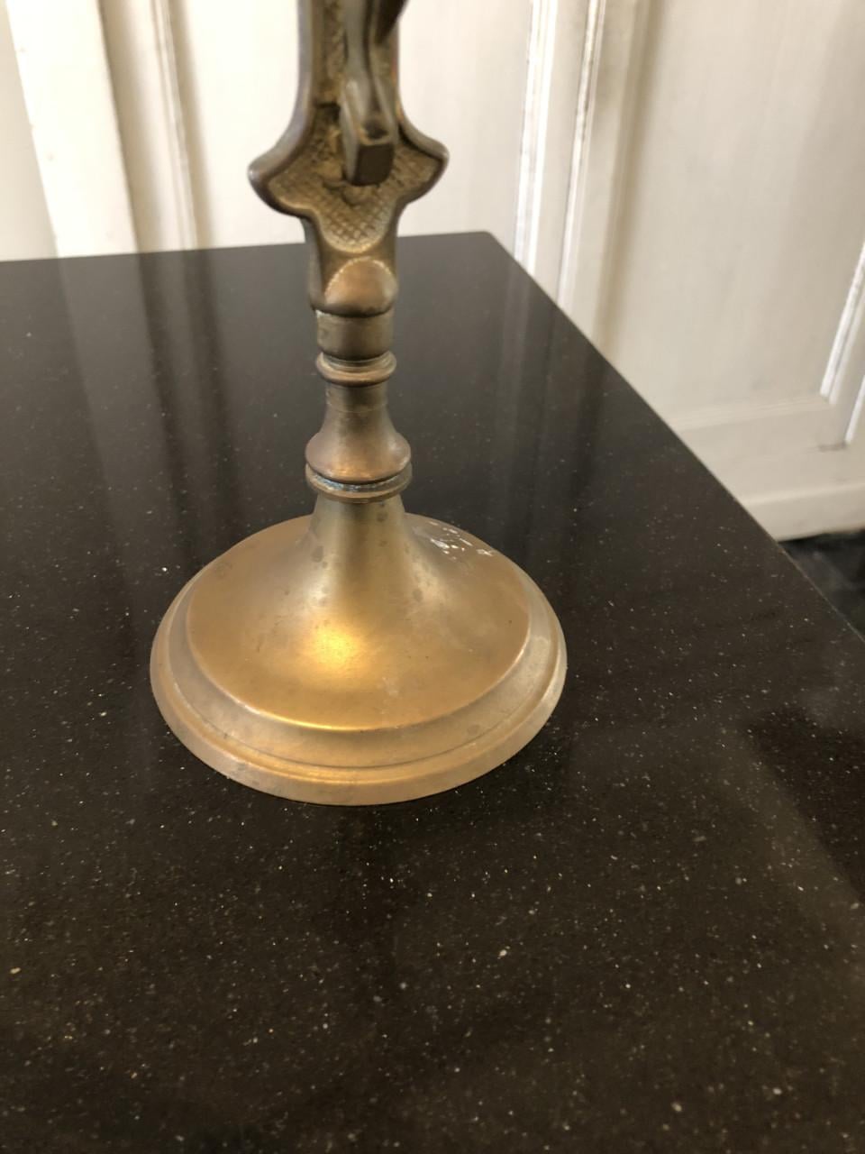 Mooie brocante heilige messing crucifix op voet