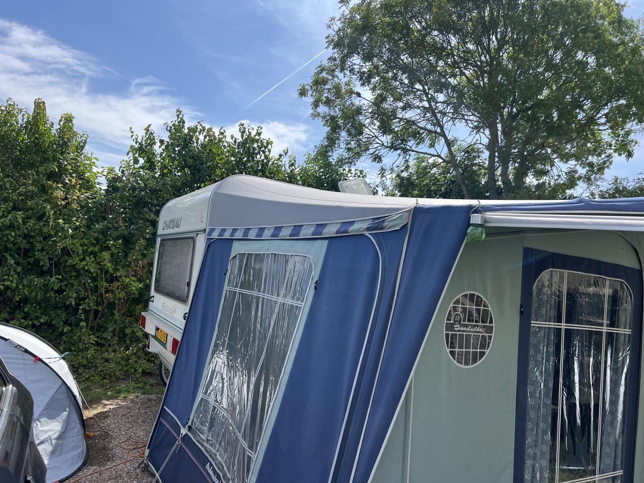 Prachtige complete Chateau Chiara caravan