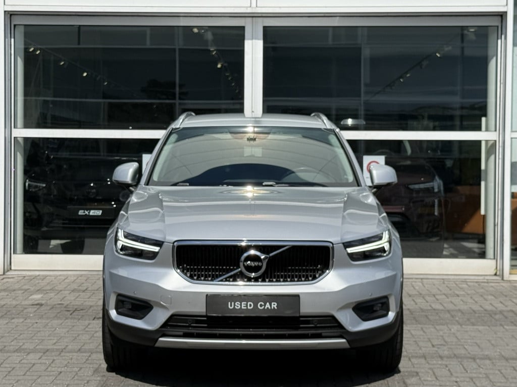 Volvo XC40 t3 160pk momentum | camera| trekhaak| h&k sound| stoelverw| carp