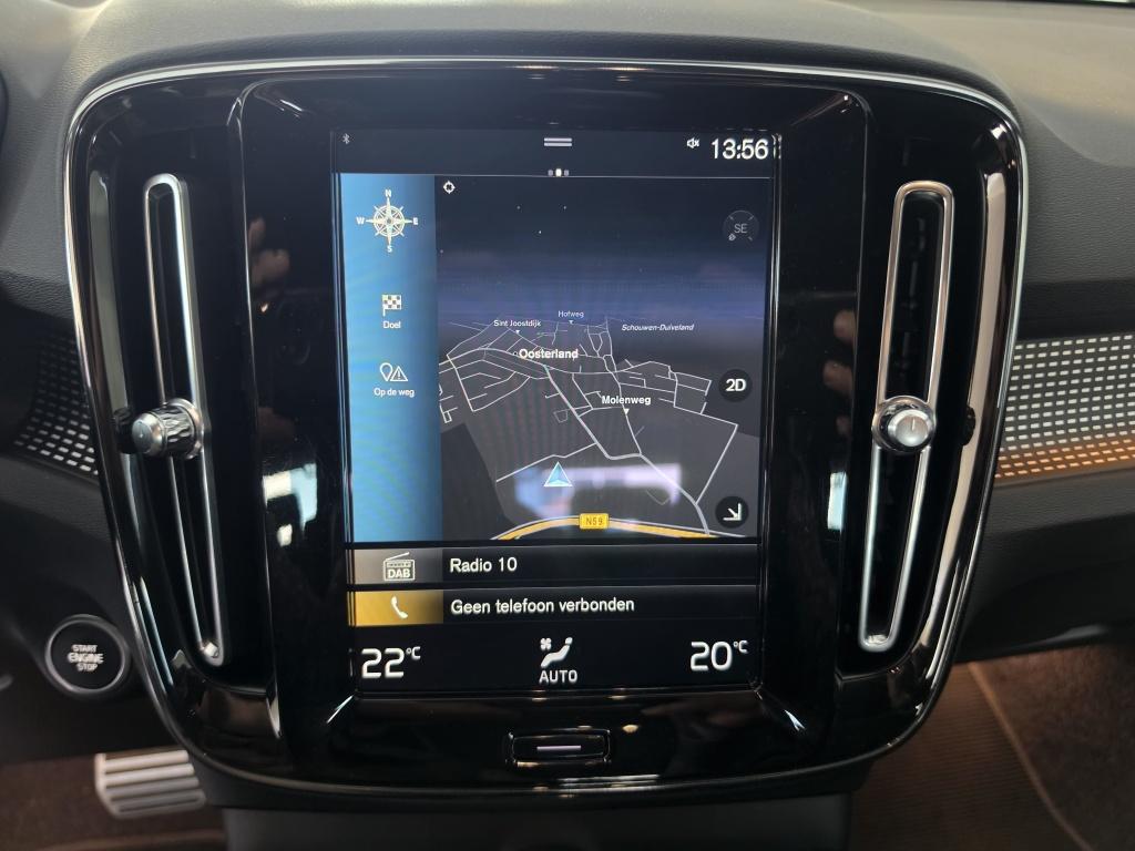 Volvo XC40 r design recharge plug-in hybrid lane assist | trekhaak | camera