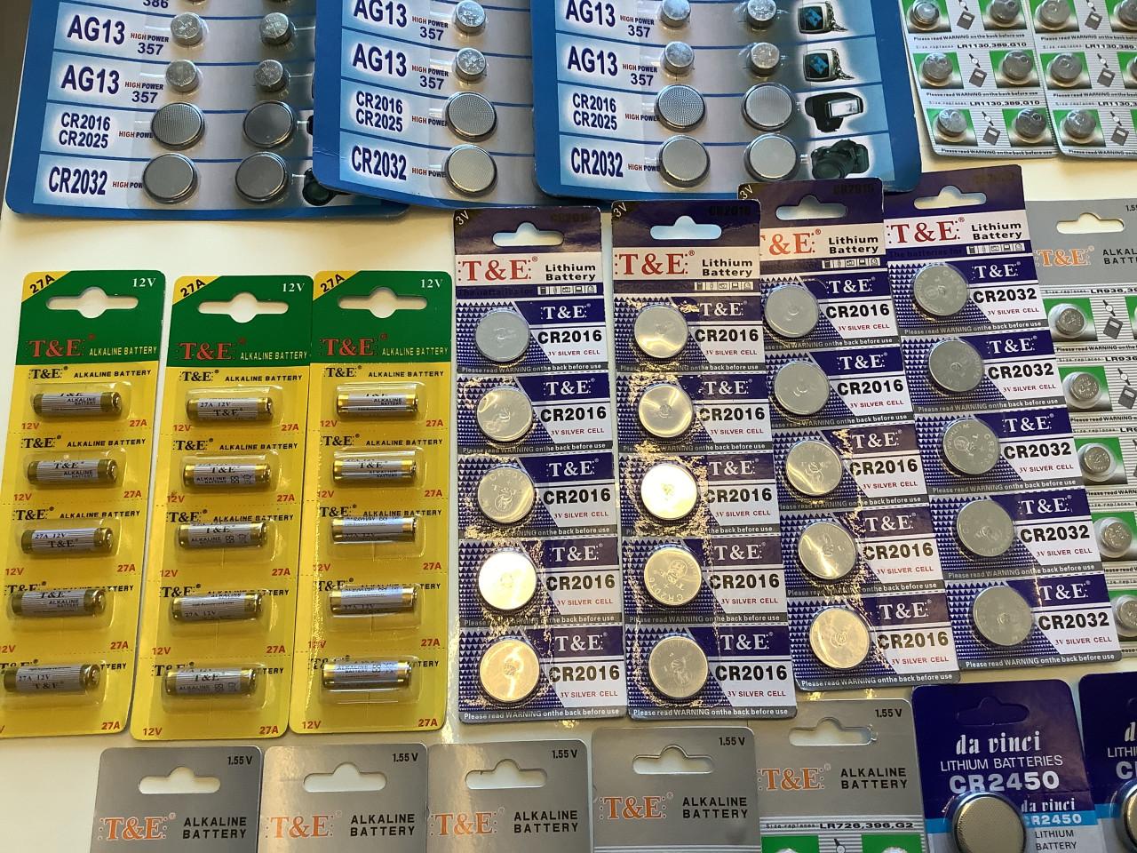 Partij diversen knoopcel batterijen.   (Partij 15)