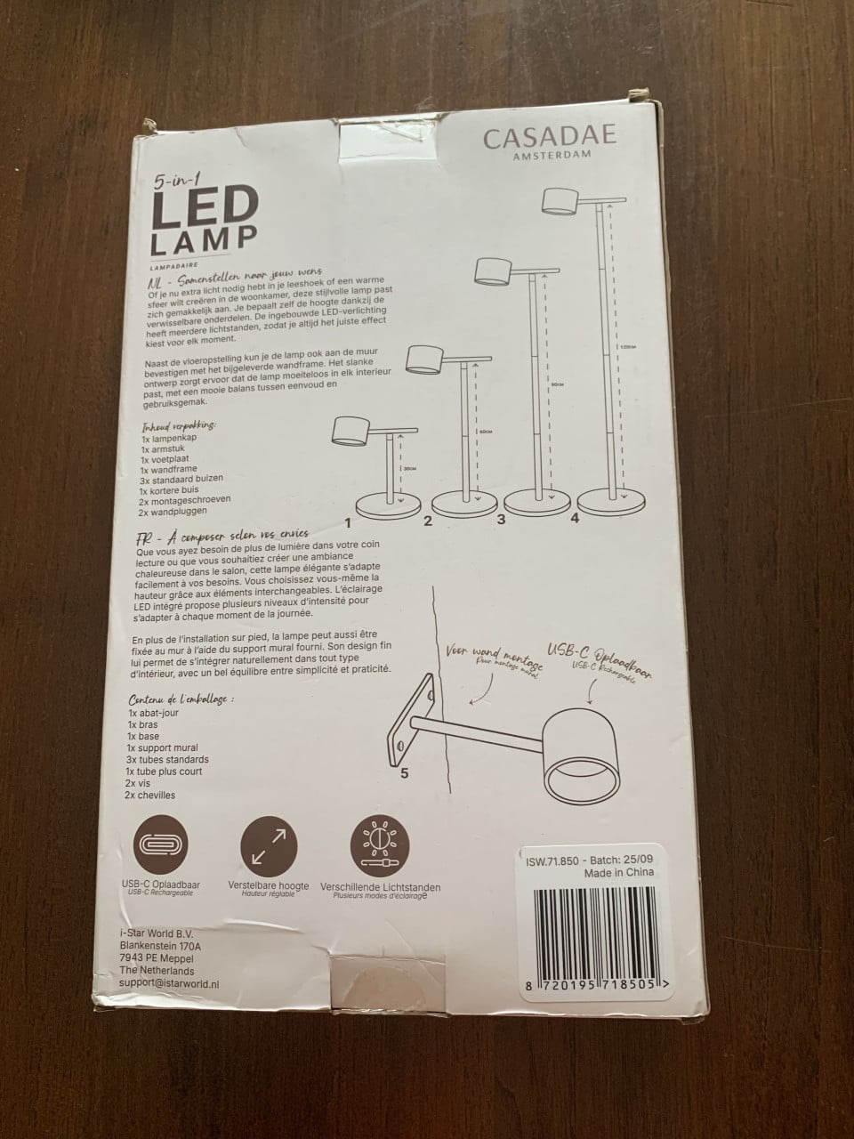 Casadae 5-in-1 LED lamp in goudkleur, nog in de originele verpakking.