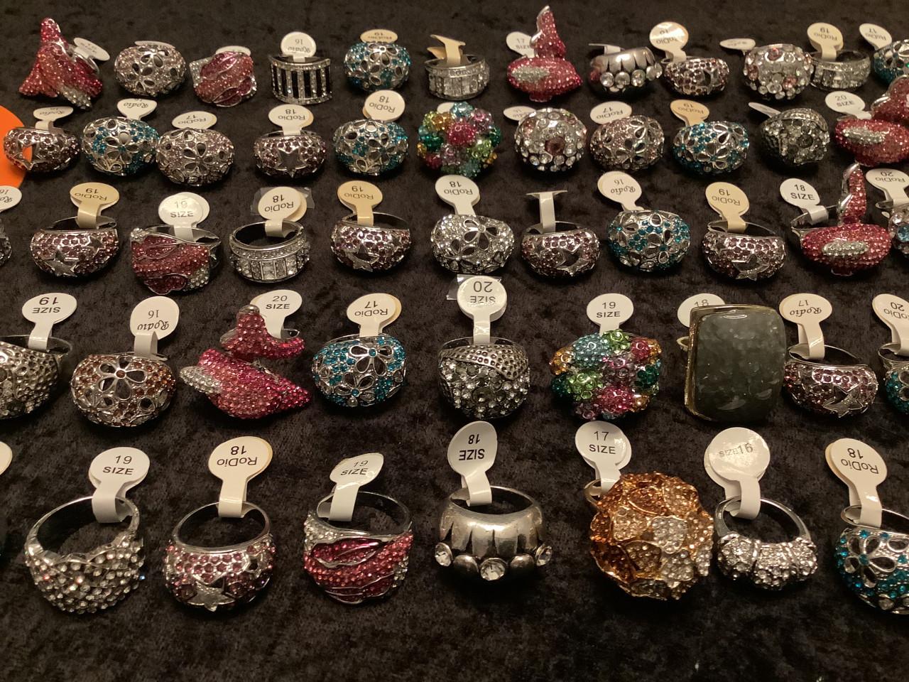 ***** partij nieuwe prachtige ringen *****. . (Partij 68)