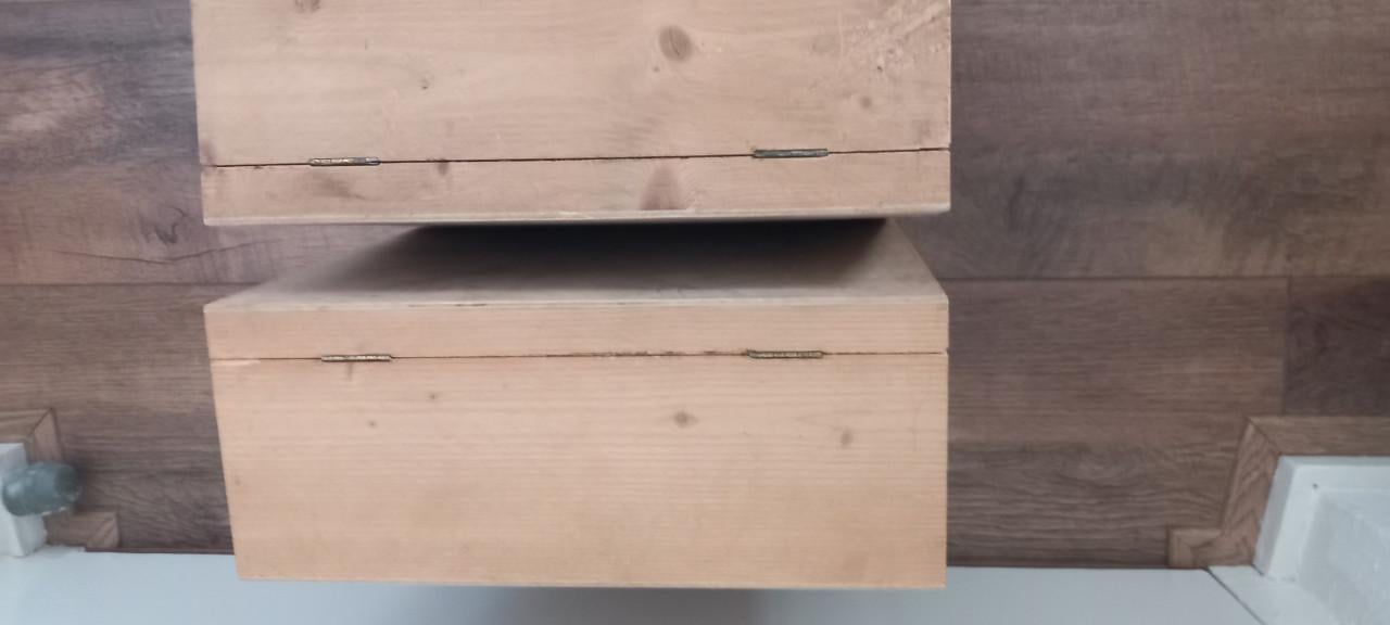 2 houten opbergkistjes 4 Euro